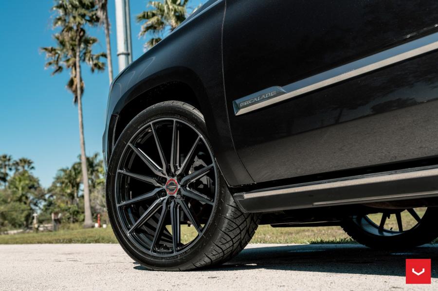 Детали экстерьера Cadillac Escalade on Vossen Wheels (HF6-1) 2019 года  (фото 10 из 12)